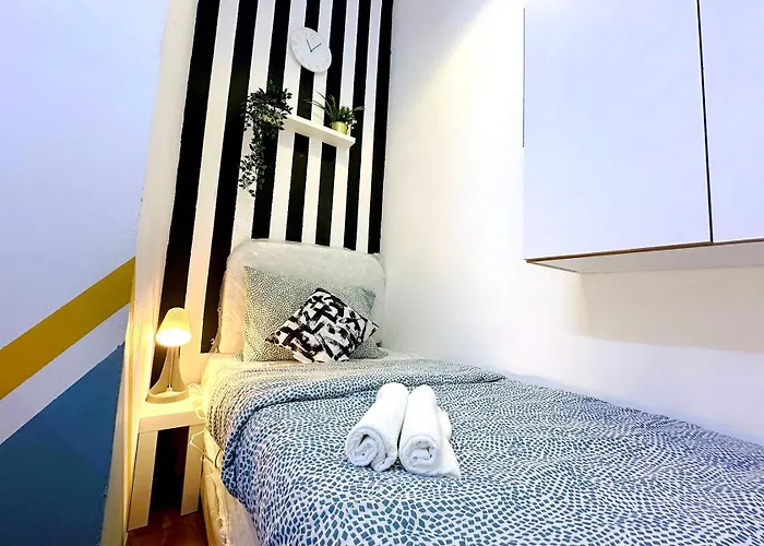 Cozy Corner Partition Room Near Burjuman Metro