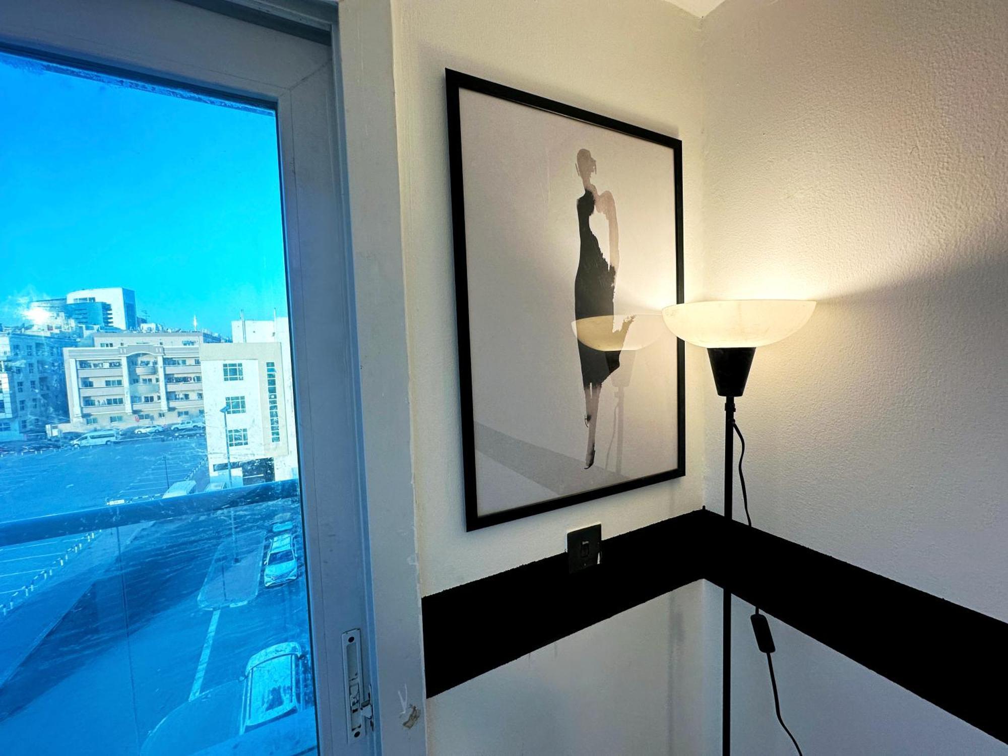 Cozy Corner Partition Near Burjuman Metro Homestay
