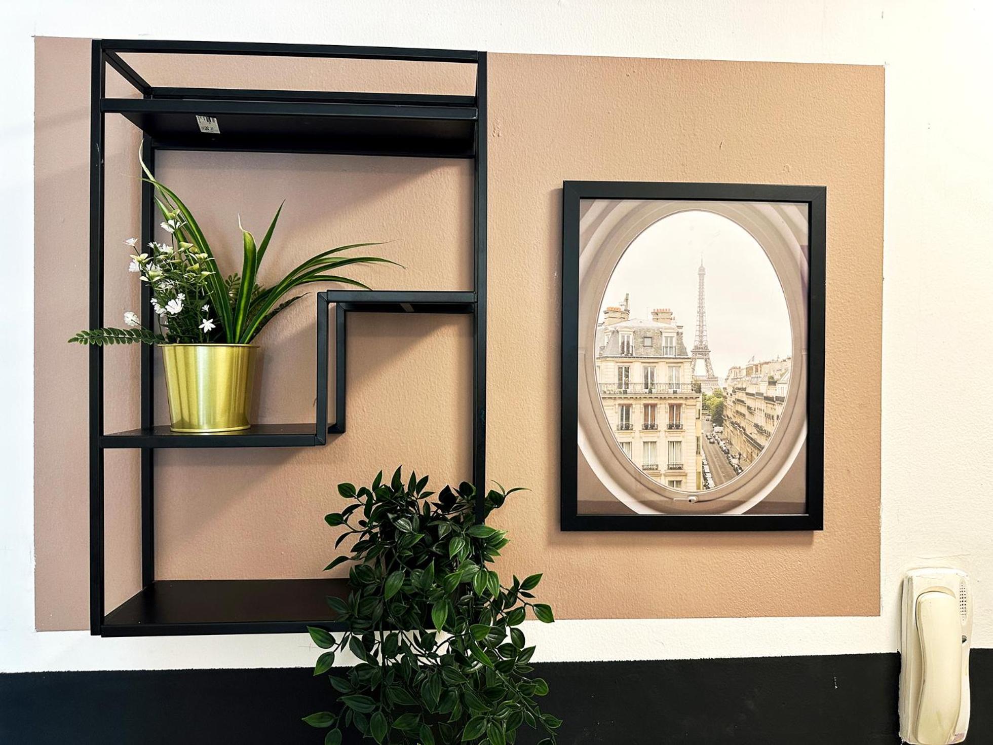 Cozy Corner Partition Near Burjuman Metro * Dubai